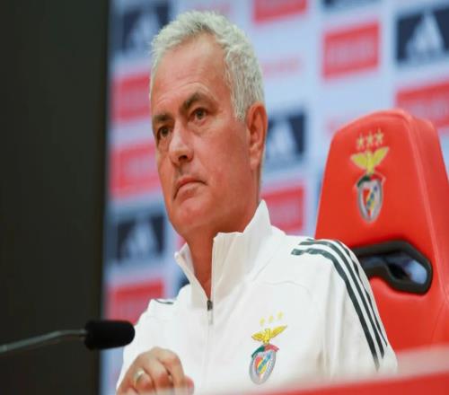 02！欧冠4冠王崩盘，5轮0分垫底，穆里尼奥终结6连败，重燃希望