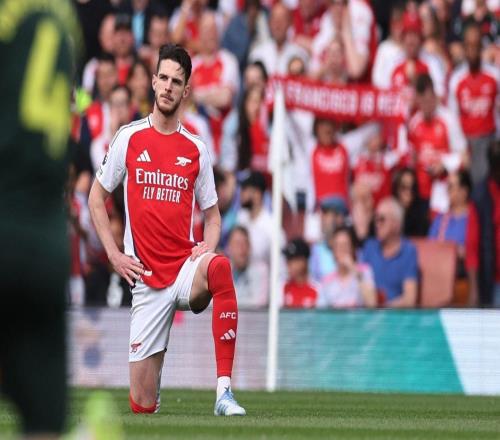 天空体育：英超球员本周末比赛将单膝下跪，以反对种族歧视