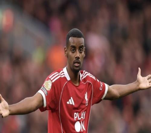 伊萨克数据：上场45分钟2次射门未能进球，仅9次传球