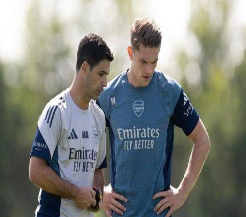 塔帅：作为阿森纳中锋，必须能承压