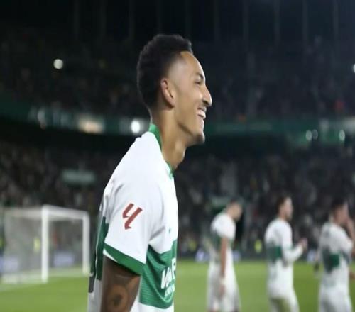 旧将BUFF+1，今夏离队的阿尔瓦罗攻破皇马大门