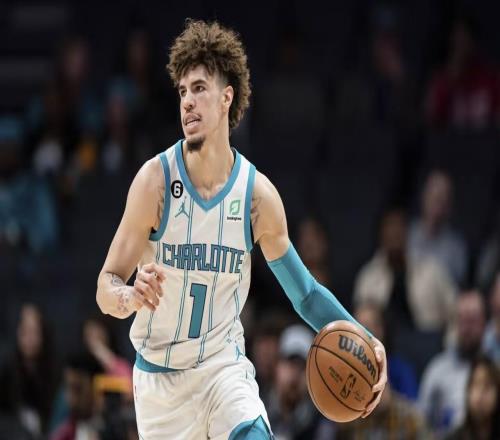 生涯第11次三双！三球25投13中贡献38分13板13助