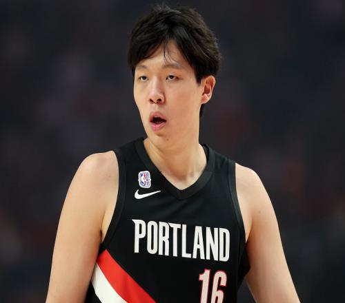 周最佳球员诞生，里夫斯创神级纪录！两位状元伤停，杨瀚森太难了