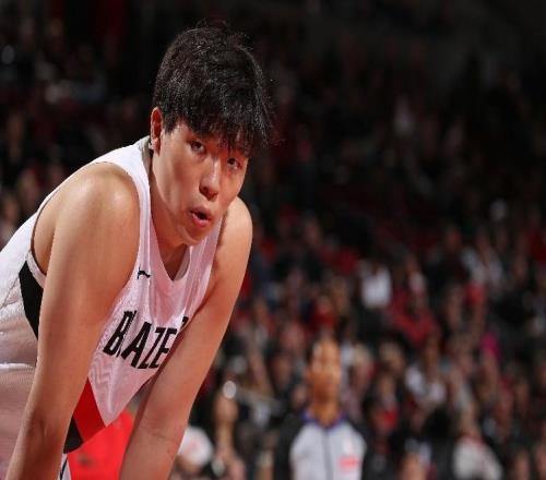 杨瀚森社媒发文：感谢教练和队友的信任，和球队一起稳步前进