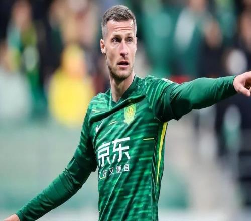 北京国安外援面临大洗牌，两人铁定离队，一人待定，一人必须留下