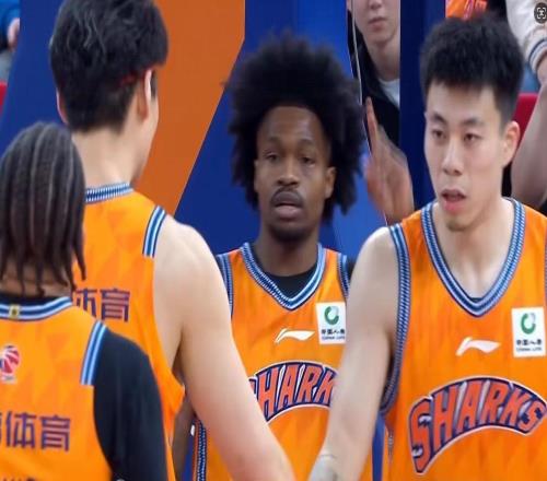 上海男篮力克山西，洛夫顿29+15状态神勇，古德温22+8迪亚洛22分