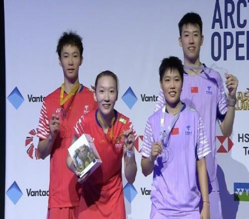 蒋振邦/魏雅欣2-0力克队友冯彦哲/黄东萍，夺得北极赛冠军