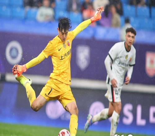 颜骏凌代表海港第350次出场，总扑救和零封场次同期中超第一