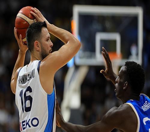 前火箭锋线老将状态大幅下滑，但他依然能在希腊队拿到大量时间