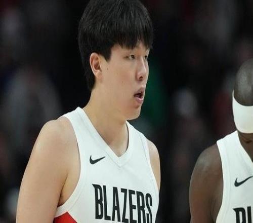 NBA生涯首胜杨瀚森：大家非常团结一起努力赢得这场胜利