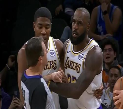 打球还是打架，你俩商量一下湖人险胜太阳，詹姆斯和狄龙又较劲