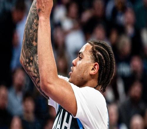 马尔卡宁爆砍33分，浓眉两双弗拉格空砍26+10+8，爵士力克独行侠