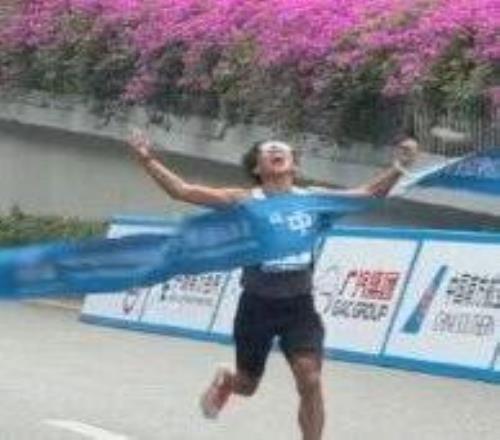 全运会马拉松何杰夺冠后高喊：谁说宁夏生长不出来玫瑰？我就是！