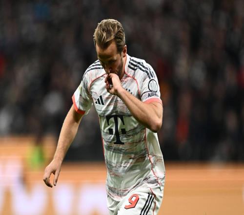 30！7500万新援独造3球，凯恩6战11球刷爆纪录，拜仁豪取10连胜