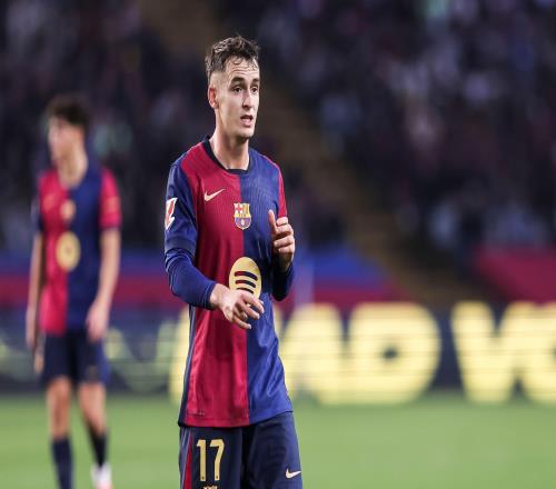 罗马诺：卡萨多希望留在巴萨，弗里克也希望其留队