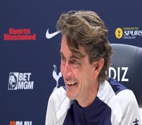 弗兰克：莫耶斯是个不错的酒友，赛后我们一定会一起喝一杯