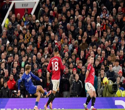 埃弗顿能否做到此前从未有球队十人作战在英超客胜曼联