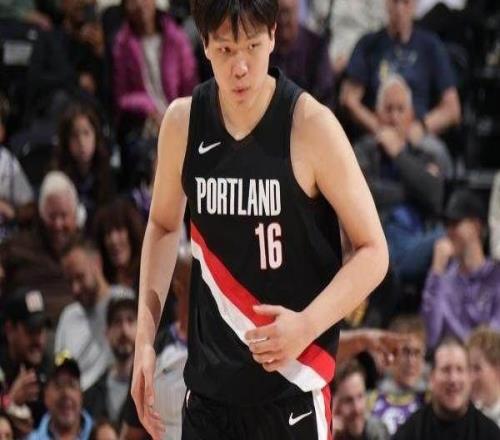 季前赛场均5.3犯杨瀚森撞上爵士铁壁坦言落泪