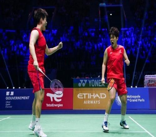 刘圣书/谭宁2-1击败陈康乐/蒂娜，首次参加世锦赛就夺得女双冠军