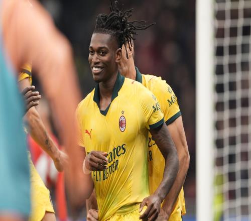 继202324赛季第8轮之后，米兰再次独占意甲积分榜榜首