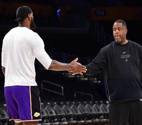 有内鬼！詹姆斯躺枪，好友卖内部消息，湖人比赛遭操纵，太难了