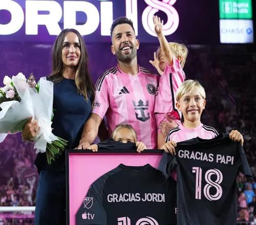 700场比赛51球135助攻！阿尔巴功成身退，昔日队友齐送祝福