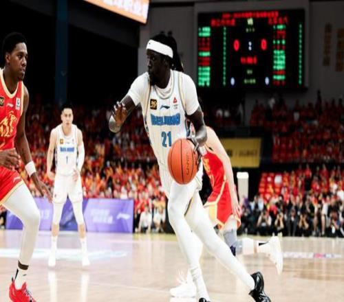 第三外援敲定！2米06争议锋线重返北京首钢，对阵广东曾砍28+7