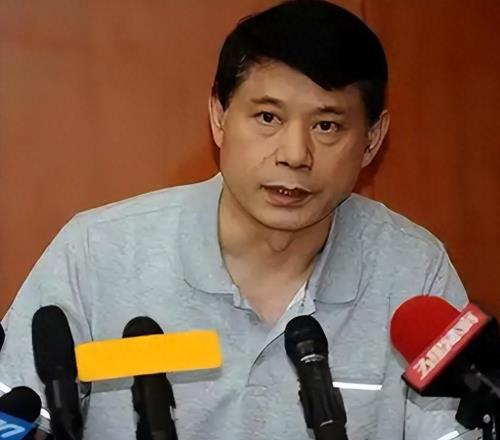 逼姚明退役，毁了王治郅，他是如何让中国篮球倒退了20年的