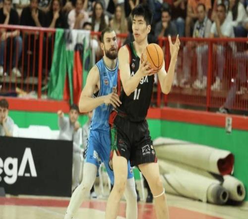 余嘉豪又崩了！第四轮3中1仅2分4板，对抗不行还慢，西甲走远了