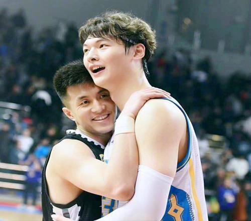 郭艾伦否认“血书门”带头，CBA公布首个窗口期，两球员找到下家