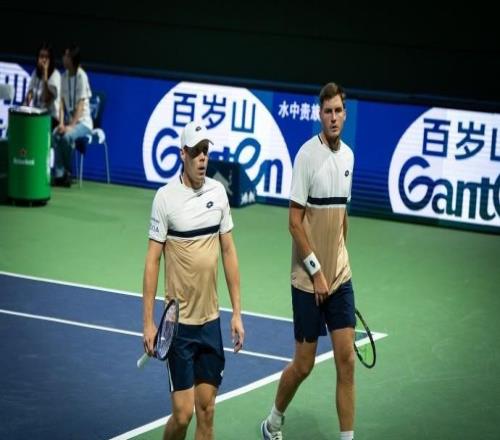 布云朝克特/何承叡错失赛点1-2惜败对手，无缘上海大师赛八强