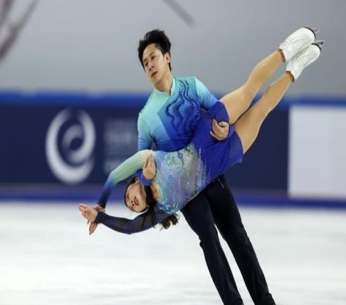 花滑中国杯：奥运冠军隋文静/韩聪复出首战摘铜