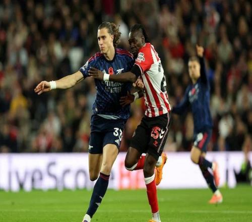 豪门翻车夜！曼联绝平热刺，拜仁16连胜终结，阿森纳无缘英超神迹