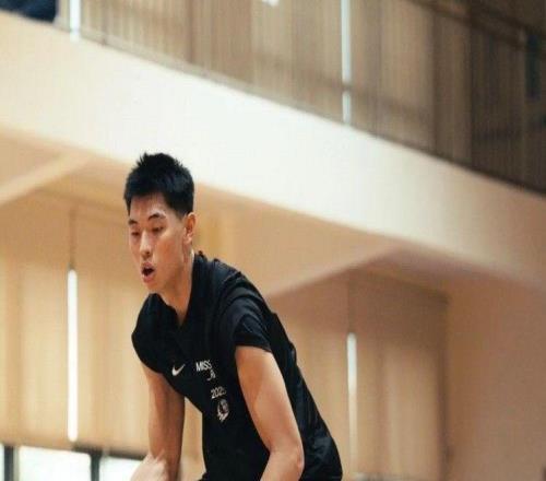 期待满血回归！经纪公司晒崔永熙恢复训练照