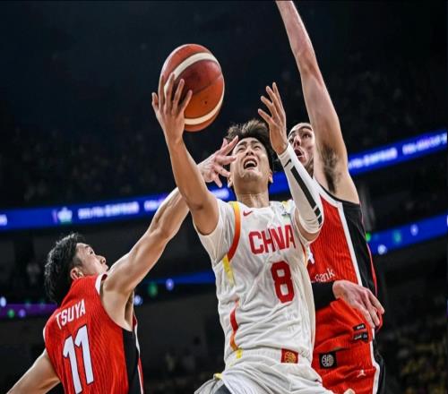 男篮后场有救了！CBA出品的后卫难堪大任，郭士强该给这2人机会了