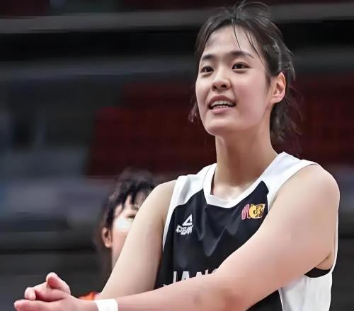 13分钟轰16+3！中国女篮又一26岁2米王牌崛起：冲冠对决韩旭