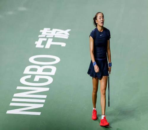 袁悦三站赛事挑战世界前十虽败犹荣，分享与网红狗Bobbi温馨缘分