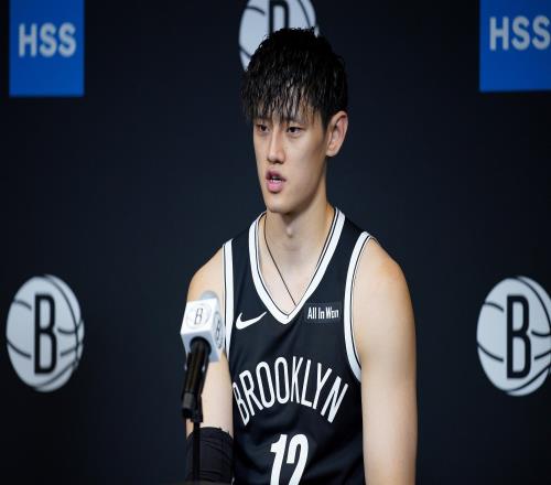 媒体人：考虑到人情世故的因素，小曾依然有可能得到双向合同