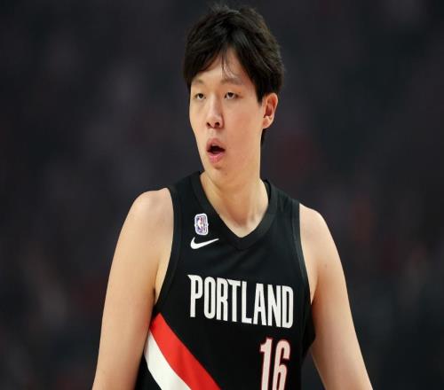 必须开除毒瘤！杨瀚森收三个坏消息，这样被坑迟早离开NBA