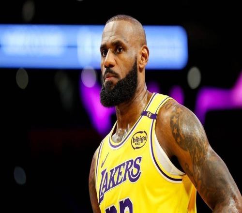 Shams：湖人从发展联盟召回詹姆斯，他将全程参与湖人今日训练