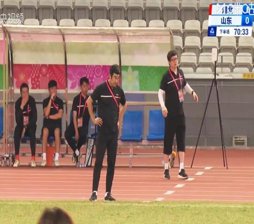 山东两大新星不首发依木兰撤早了！韩鹏为保守付出代价转正难了