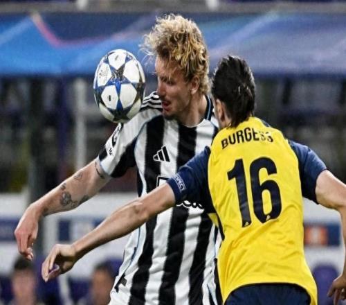 纽卡1米98前锋踢出了英超历史上最惊艳的点球