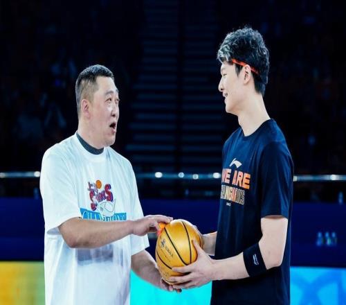 铭记场面传奇重聚主场，上海男篮生日夜取得七连胜