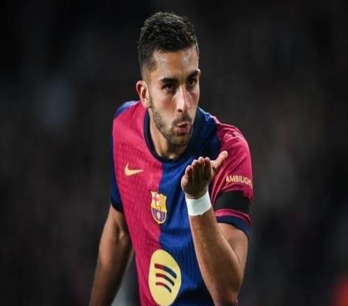 巴萨找到新莱万！17岁小将上演西甲首秀：1米76客串中锋