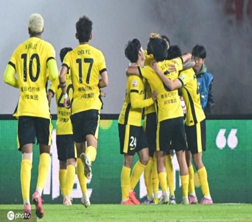中超：成都蓉城绝平西海岸！错失登顶良机，戴维森、费利佩各2球