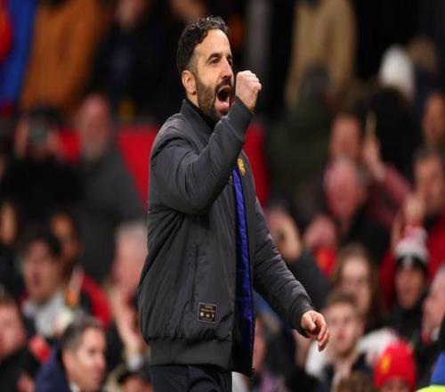 曼晚：赢布莱顿让阿莫林释放了累计12周的压力，赛后罕见庆祝