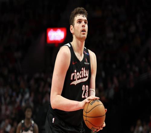 状态反弹！克林根11中6得到15分11篮板