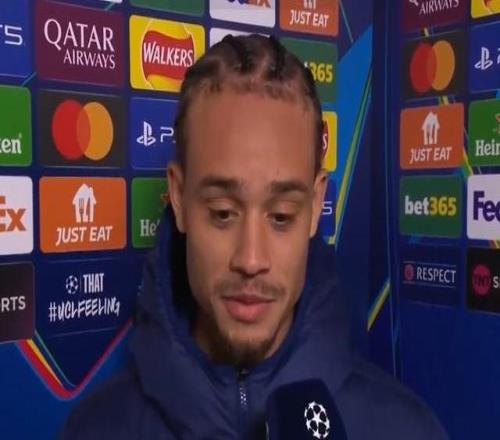 哈维西蒙斯：我们满意球队的表现，明天就要专注于战曼联了