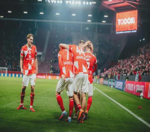 逆转！韩国球员助攻+破门上演绝杀，德甲保级队翻盘保持全胜