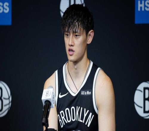 媒体人吐槽篮网不给曾凡博上场时间：你来中国不是秀优越感的